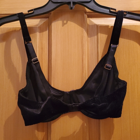 Bra 34c Warners velvet underwire , no padding , barely worn - Picture 2 of 3